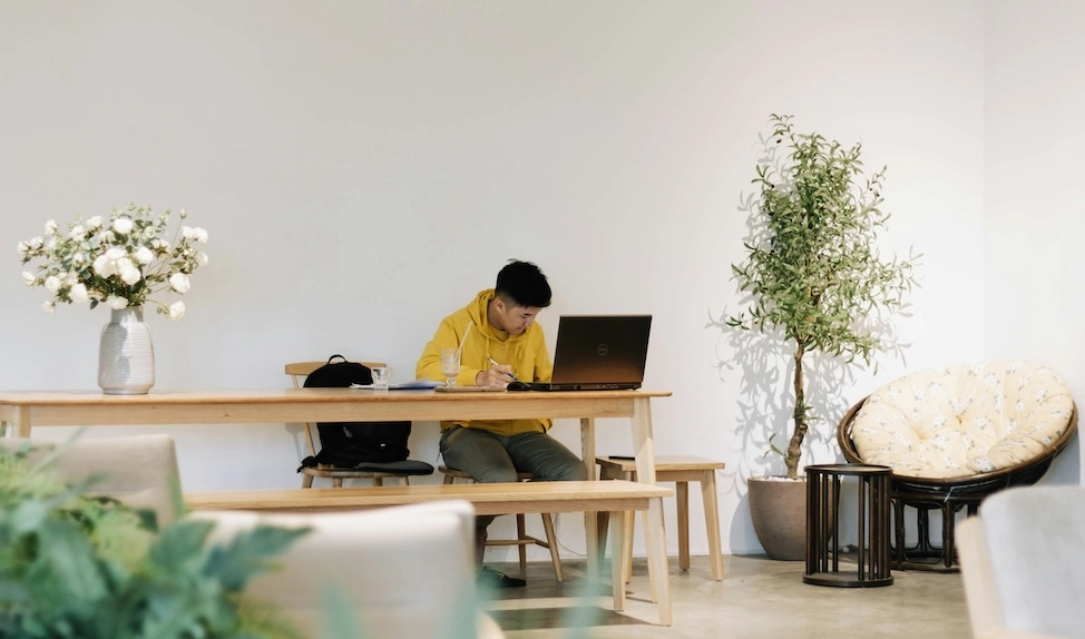 man working with local wordpress vvv