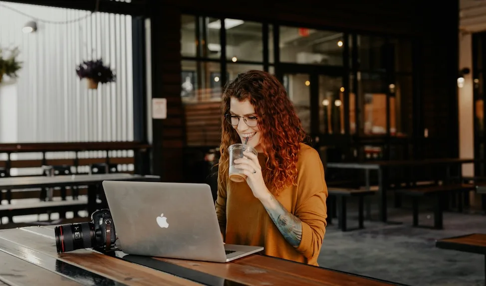 photographer installing photo gallery plugin